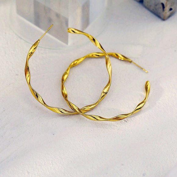 ALICIA Twisted Hoop Gold Earrings - Picture 6 of 7